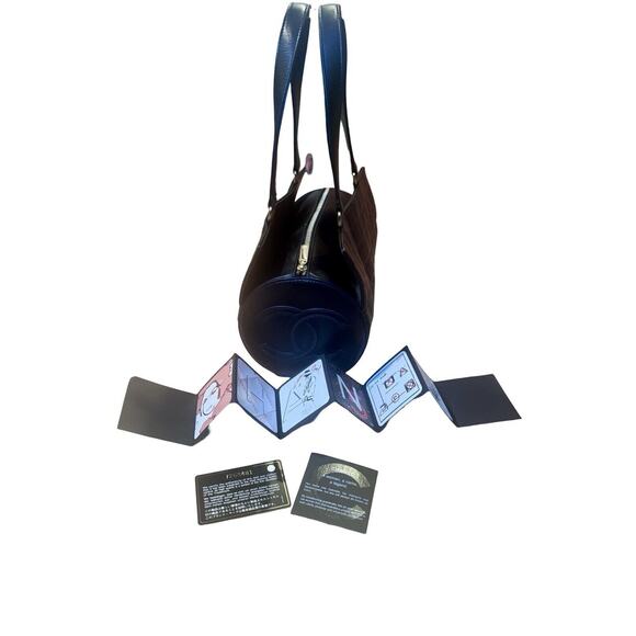 Authentic Chanel Vintage Quilted Barrel Bag - Serial 7268481 (2002-2003) - Picture 6 of 15